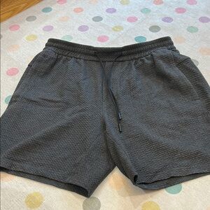Lululemon men’s at ease double knit shorts